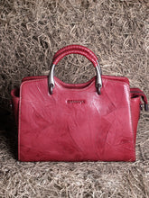 Elegant Leather Winged Tote – Women’s Full-Grain Handbag with Metal Top Handles & Compartments